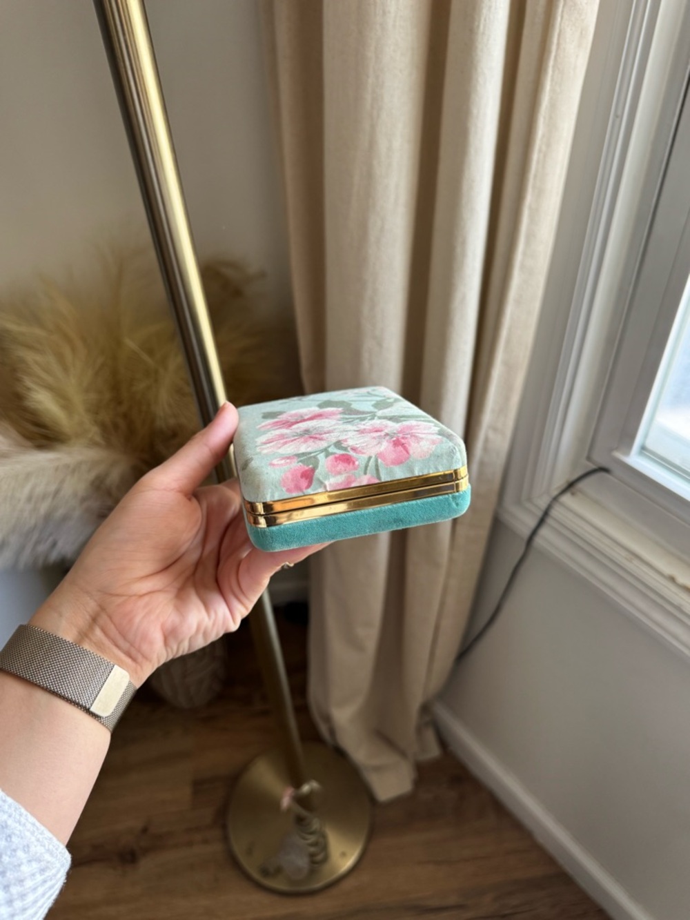 Vintage Floral Fabric Covered Travel Jewelry Hard Case Clam Shell with Mirror - Picture 9 of 10